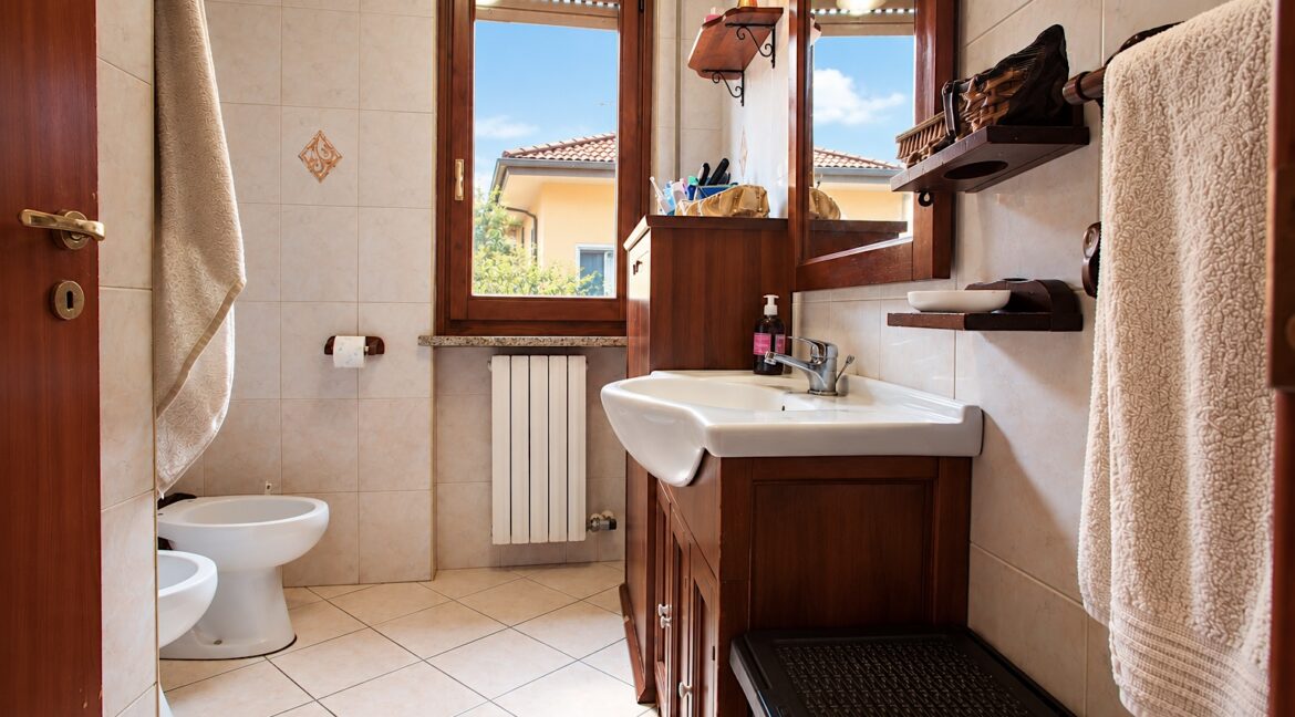 Bagno caldo con finestra panoramica